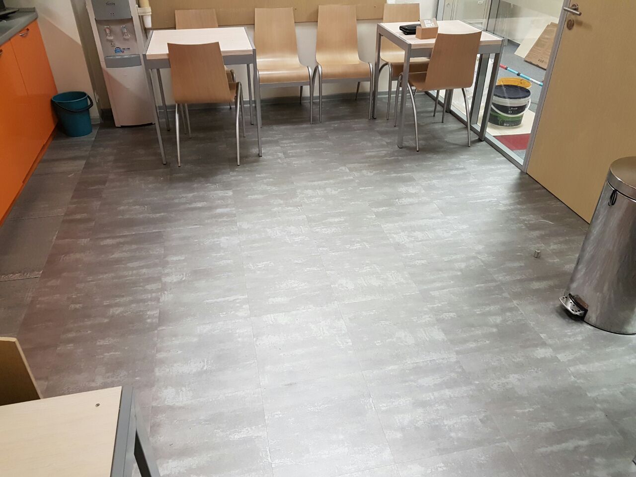 Укладка плитки ПВХ